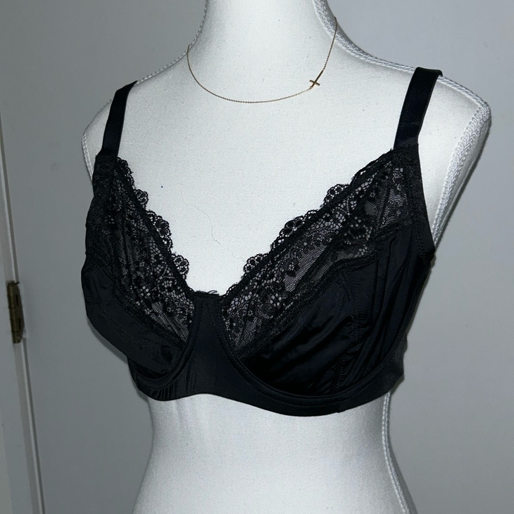 Black lace bra, size 34D/38C